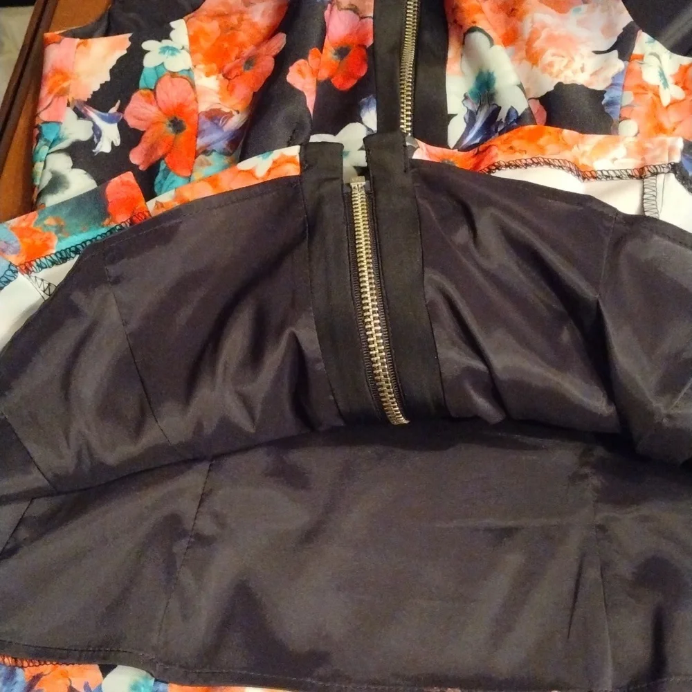 VTG NANETTE LEPORE Floral Print Peplum Zip-Up Vest, Size 4, Multicolored